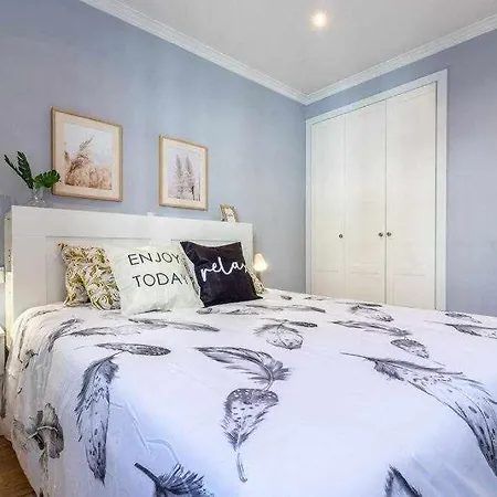 Apartamento 3 En Estadio Del Sevilla, 8 Plazas Y M *
