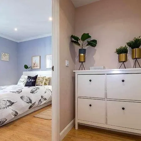 Apartamento 3 En Estadio Del Sevilla, 8 Plazas Y M