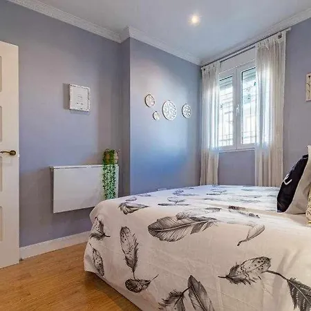 Apartamento 3 En Estadio Del Sevilla, 8 Plazas Y M *